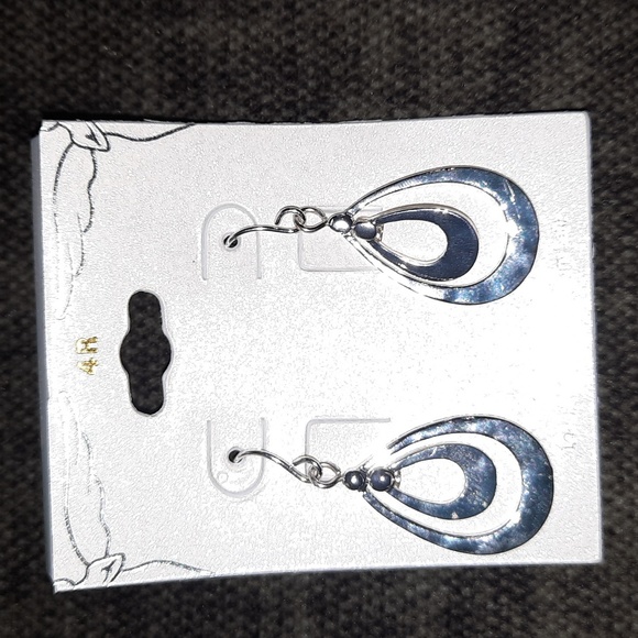 Silver Hammered Style Teardrop Dangle Earrings Designer  New - Picture 1 of 4